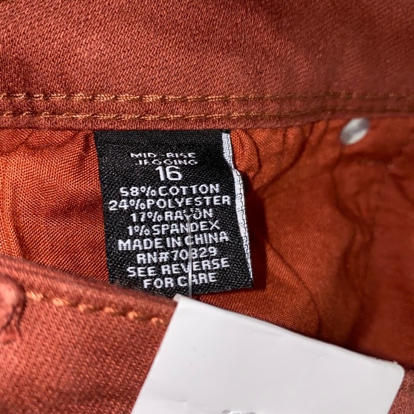 🔴NWT🔴Rust Distressed Jegging - Picture 3 of 6